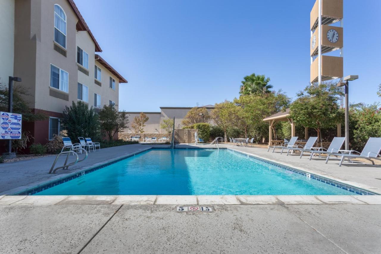 Holiday Inn Express Hotel & Suites Manteca By Ihg Exterior photo