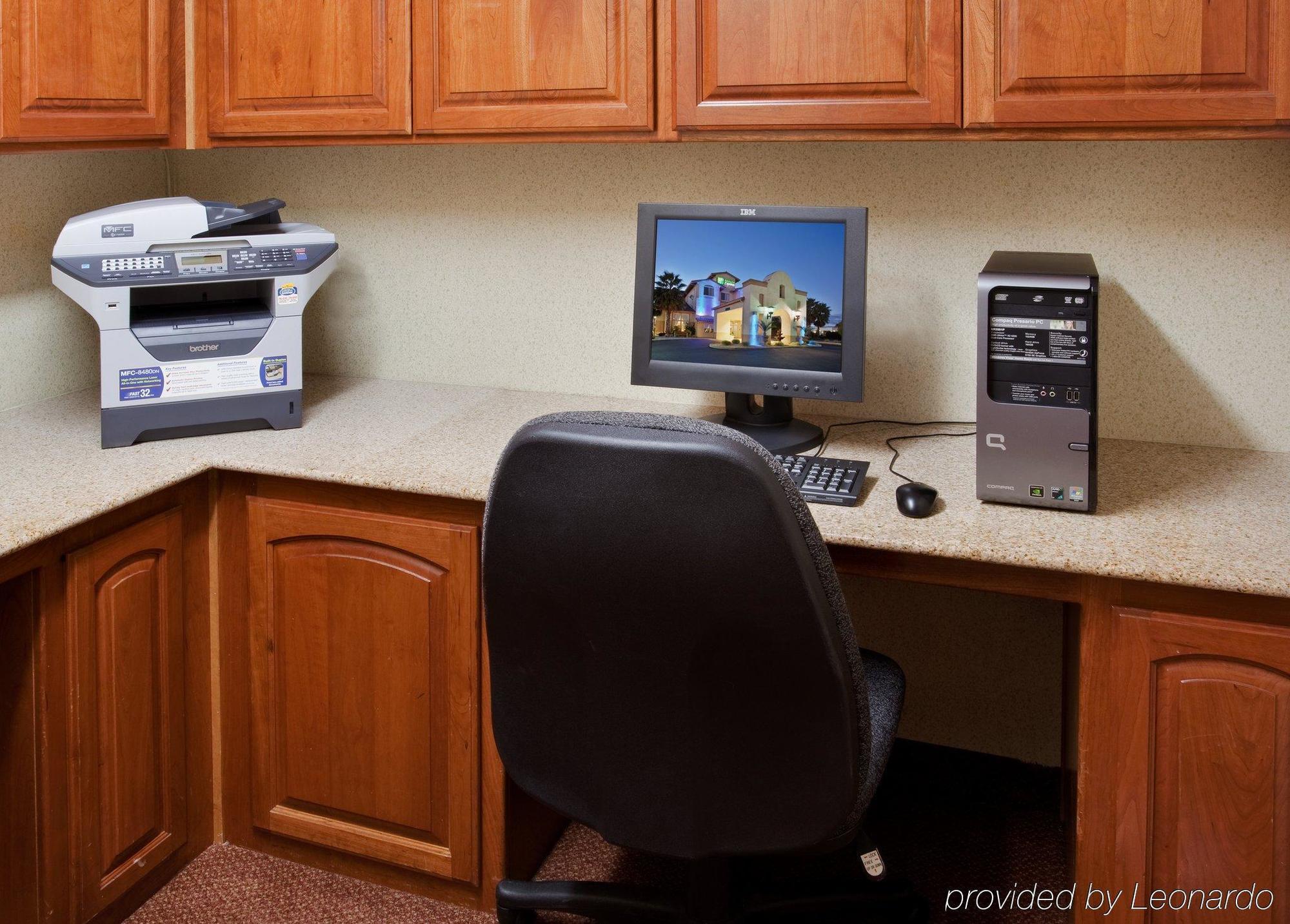 Holiday Inn Express Hotel & Suites Manteca By Ihg Exterior photo