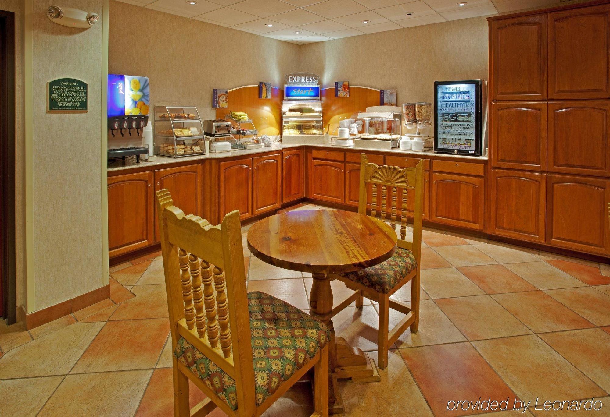 Holiday Inn Express Hotel & Suites Manteca By Ihg Exterior photo