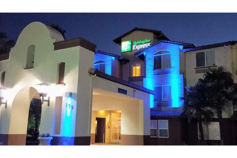 Holiday Inn Express Hotel & Suites Manteca By Ihg Exterior photo