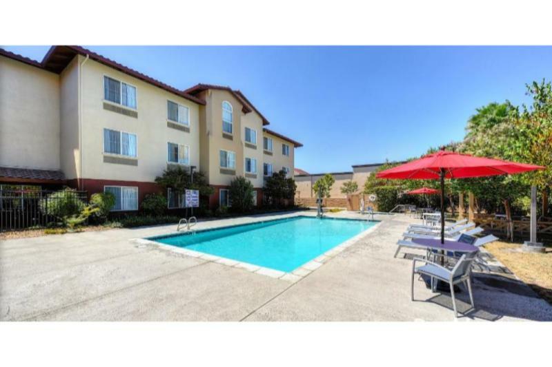 Holiday Inn Express Hotel & Suites Manteca By Ihg Exterior photo