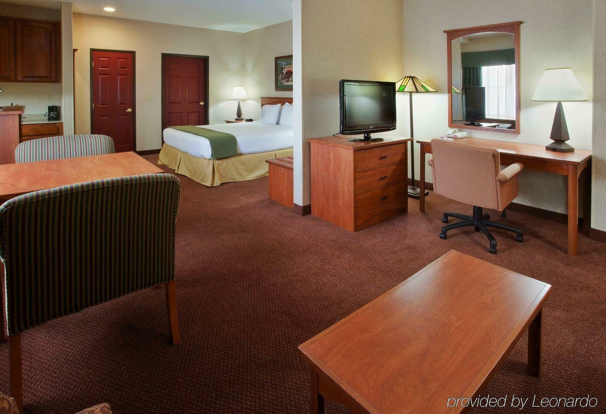 Holiday Inn Express Hotel & Suites Manteca By Ihg Exterior photo
