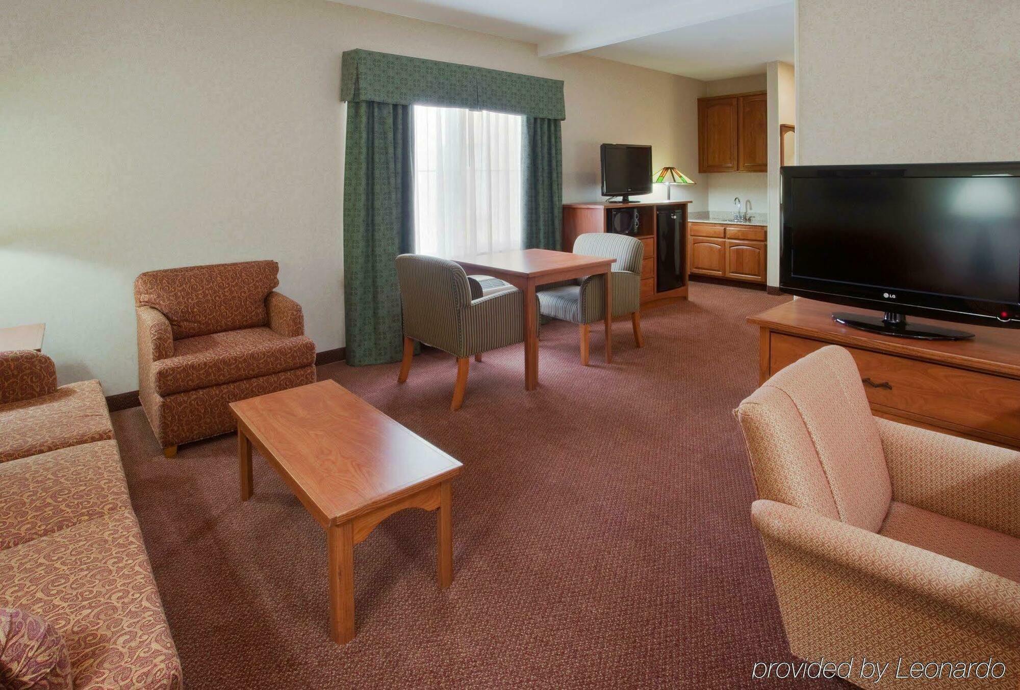 Holiday Inn Express Hotel & Suites Manteca By Ihg Room photo