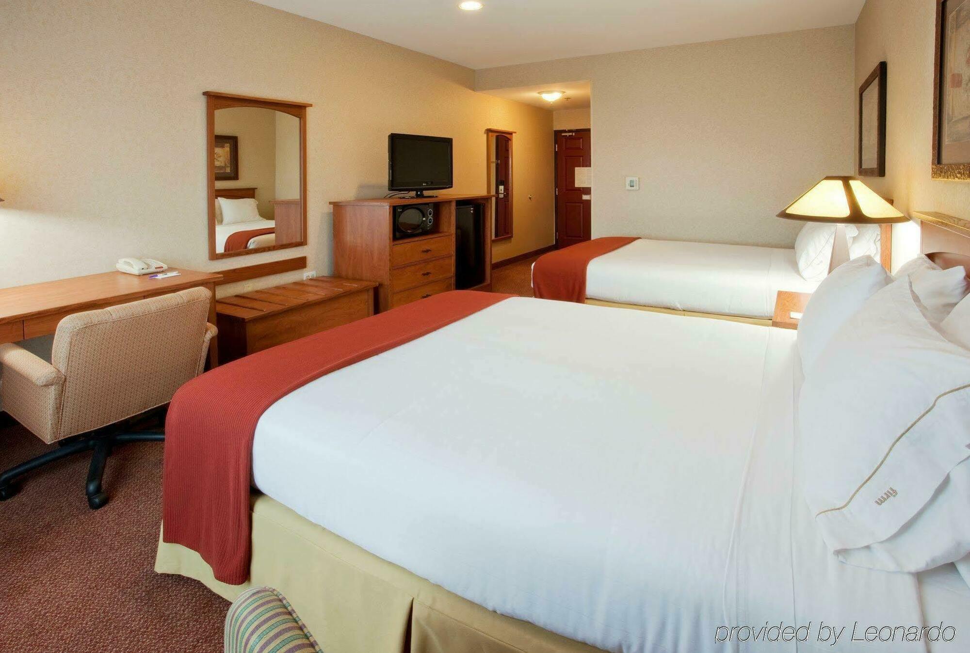 Holiday Inn Express Hotel & Suites Manteca By Ihg Exterior photo
