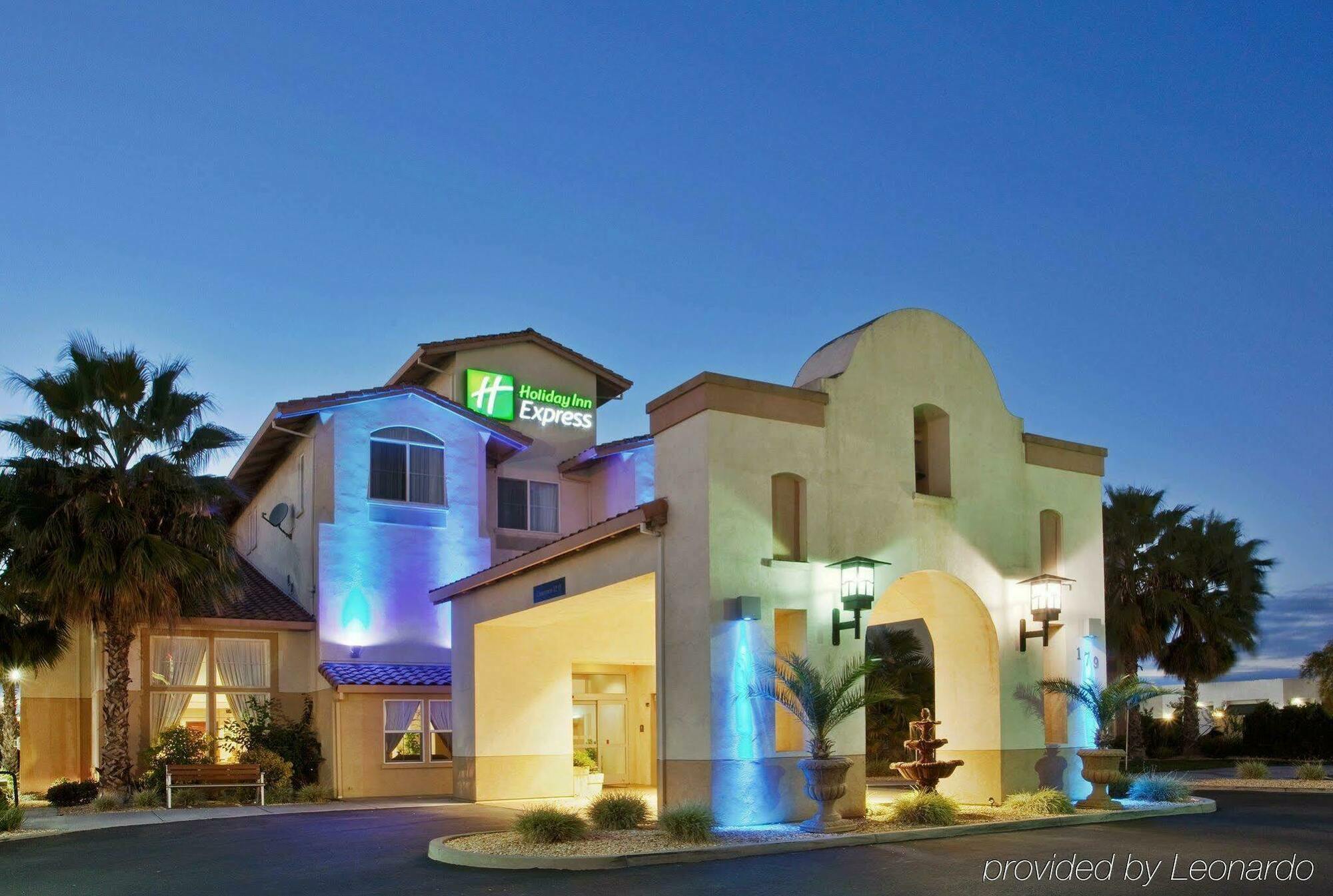 Holiday Inn Express Hotel & Suites Manteca By Ihg Exterior photo