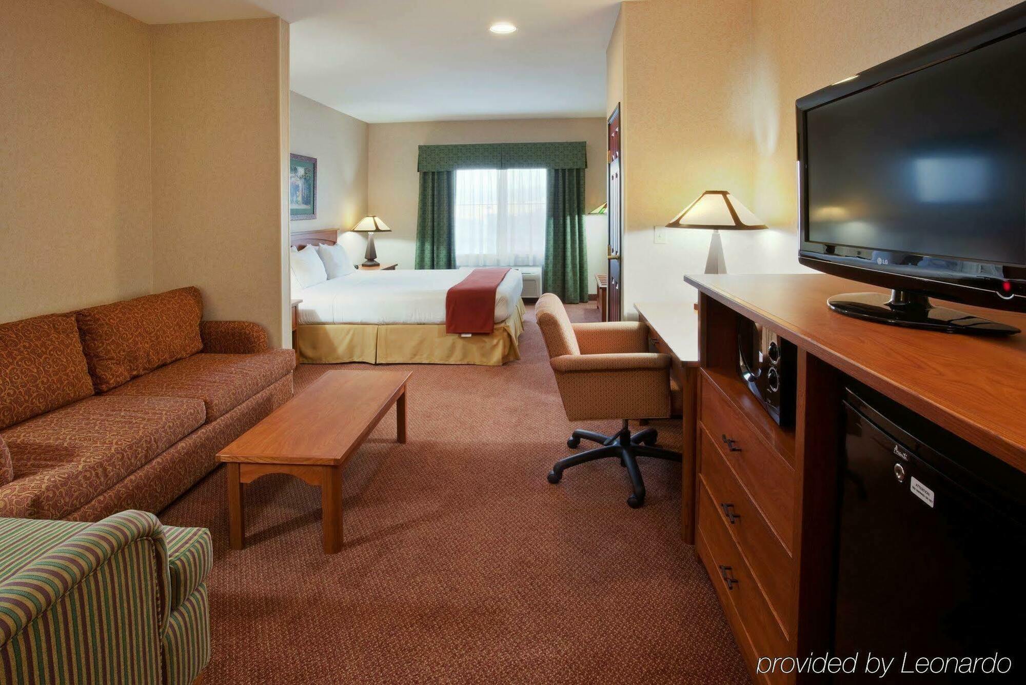 Holiday Inn Express Hotel & Suites Manteca By Ihg Exterior photo