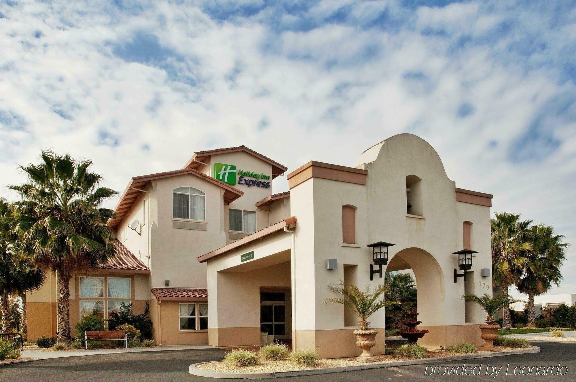 Holiday Inn Express Hotel & Suites Manteca By Ihg Exterior photo