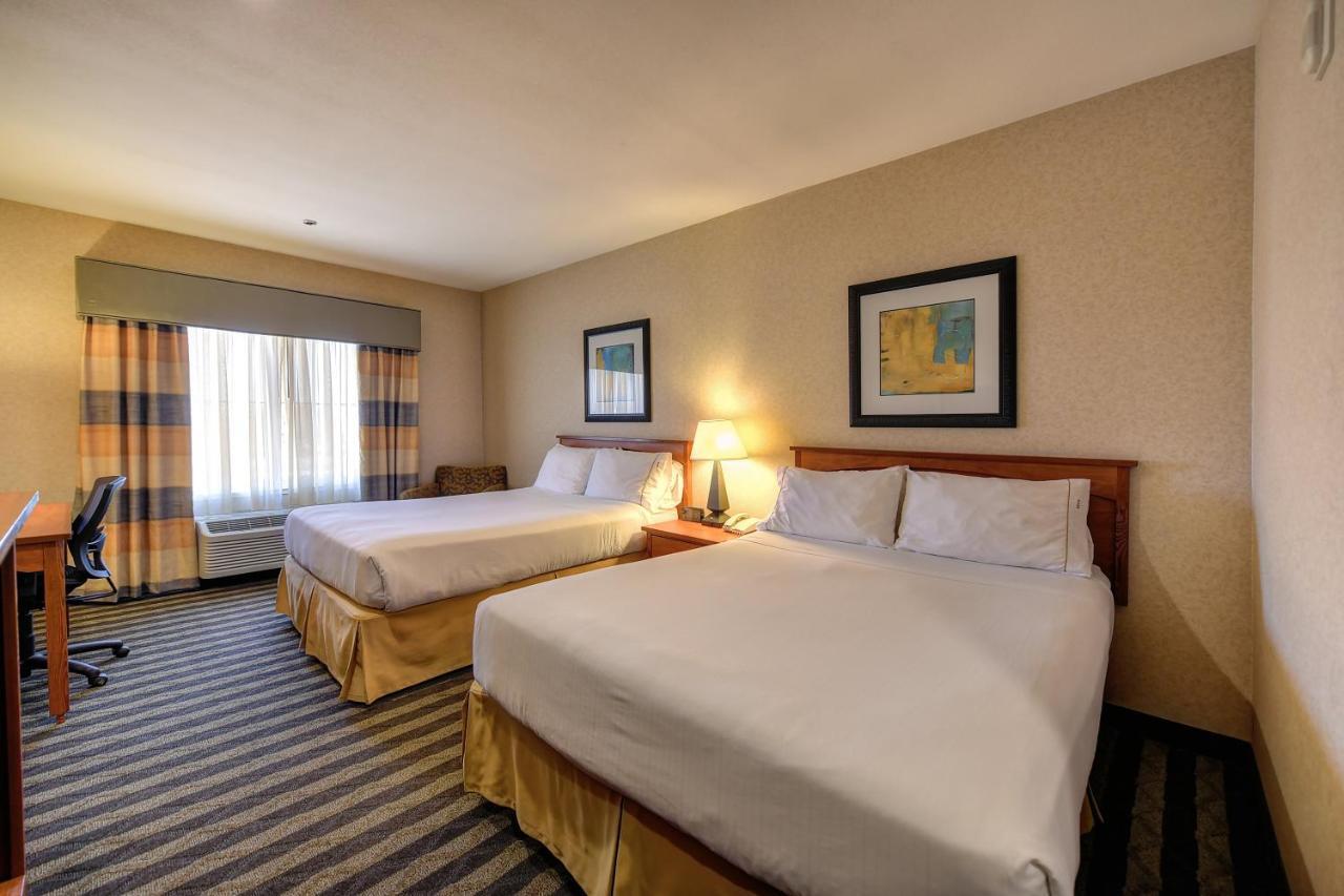 Holiday Inn Express Hotel & Suites Manteca By Ihg Exterior photo