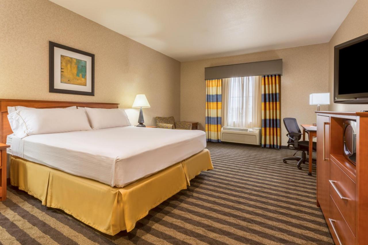 Holiday Inn Express Hotel & Suites Manteca By Ihg Exterior photo