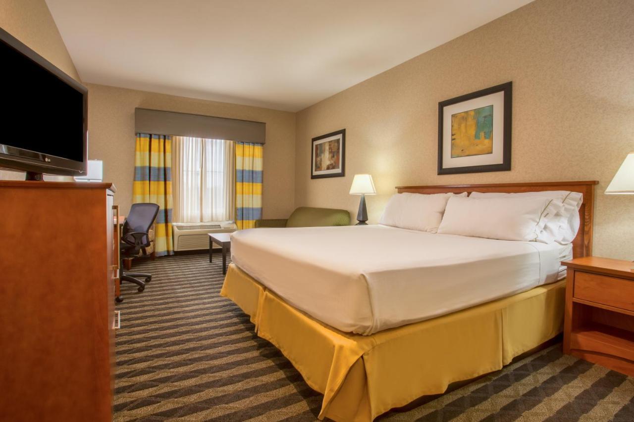 Holiday Inn Express Hotel & Suites Manteca By Ihg Exterior photo