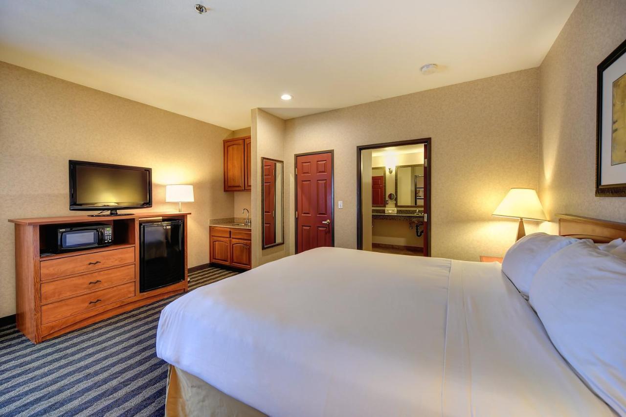 Holiday Inn Express Hotel & Suites Manteca By Ihg Exterior photo