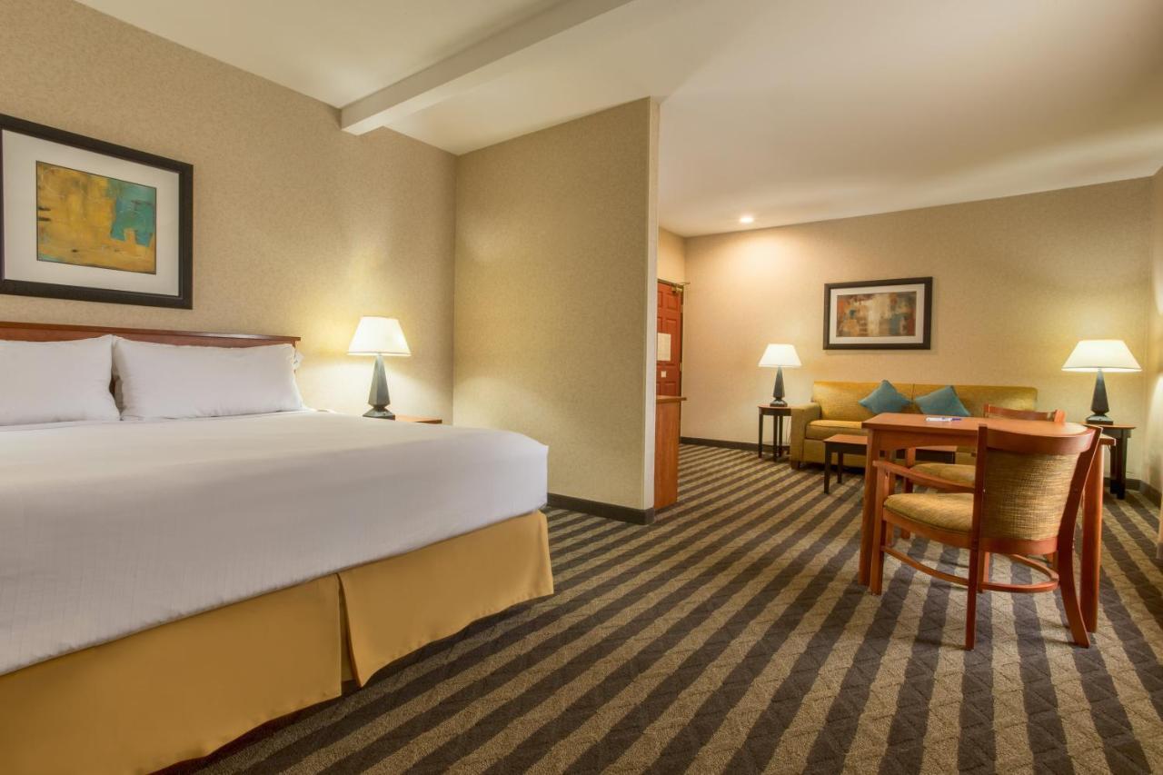 Holiday Inn Express Hotel & Suites Manteca By Ihg Exterior photo