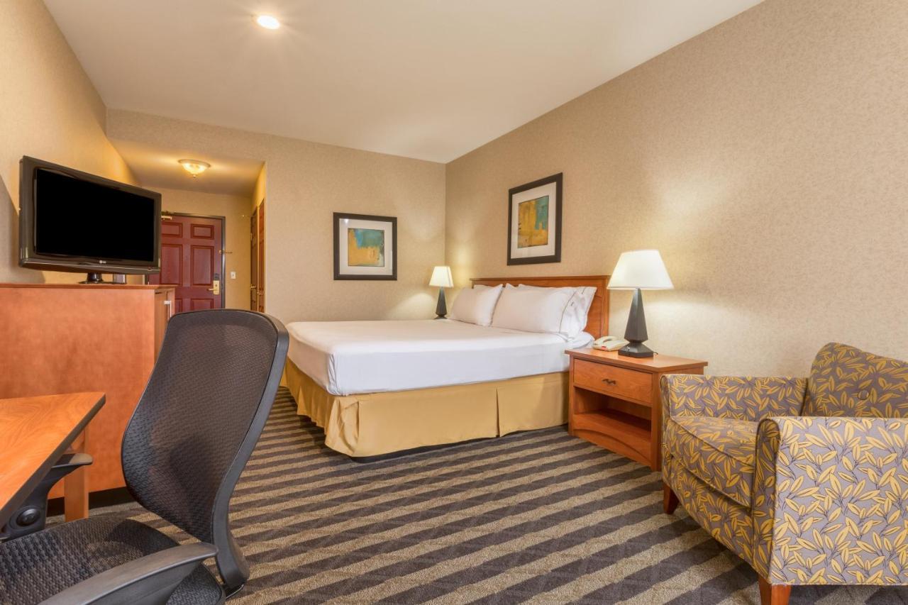 Holiday Inn Express Hotel & Suites Manteca By Ihg Exterior photo