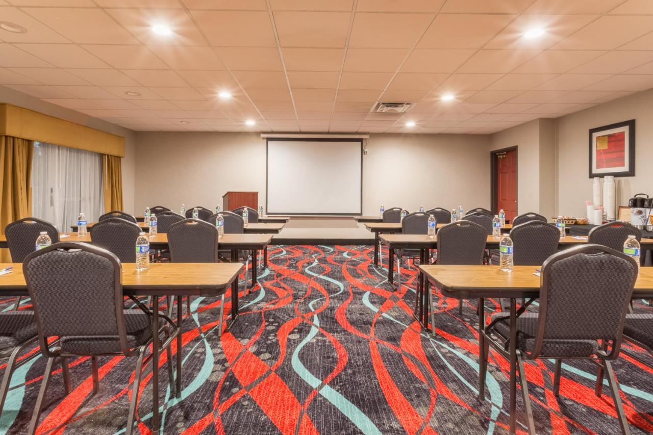 Holiday Inn Express Hotel & Suites Manteca By Ihg Exterior photo