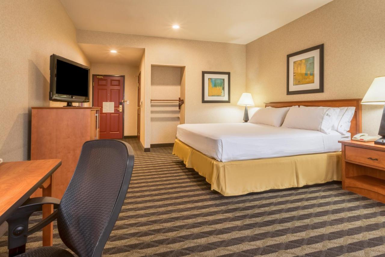 Holiday Inn Express Hotel & Suites Manteca By Ihg Exterior photo