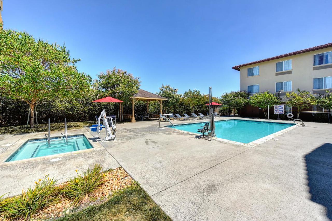 Holiday Inn Express Hotel & Suites Manteca By Ihg Exterior photo