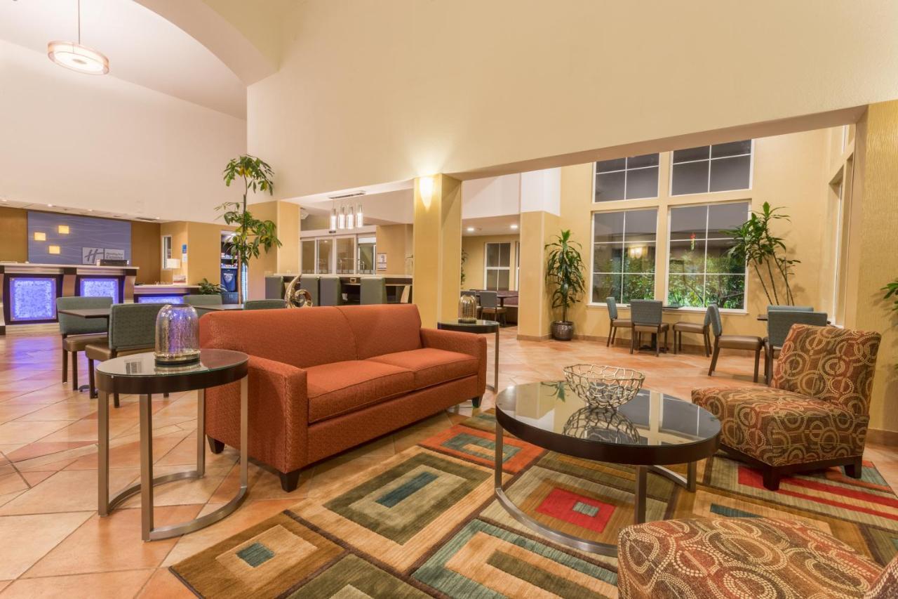 Holiday Inn Express Hotel & Suites Manteca By Ihg Exterior photo