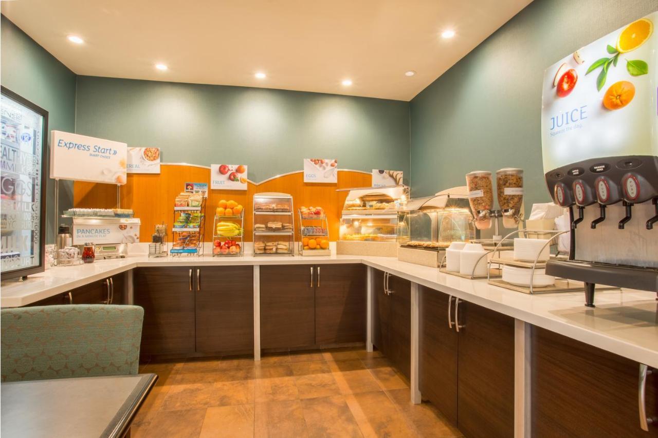 Holiday Inn Express Hotel & Suites Manteca By Ihg Exterior photo