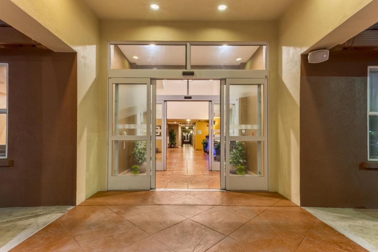 Holiday Inn Express Hotel & Suites Manteca By Ihg Exterior photo